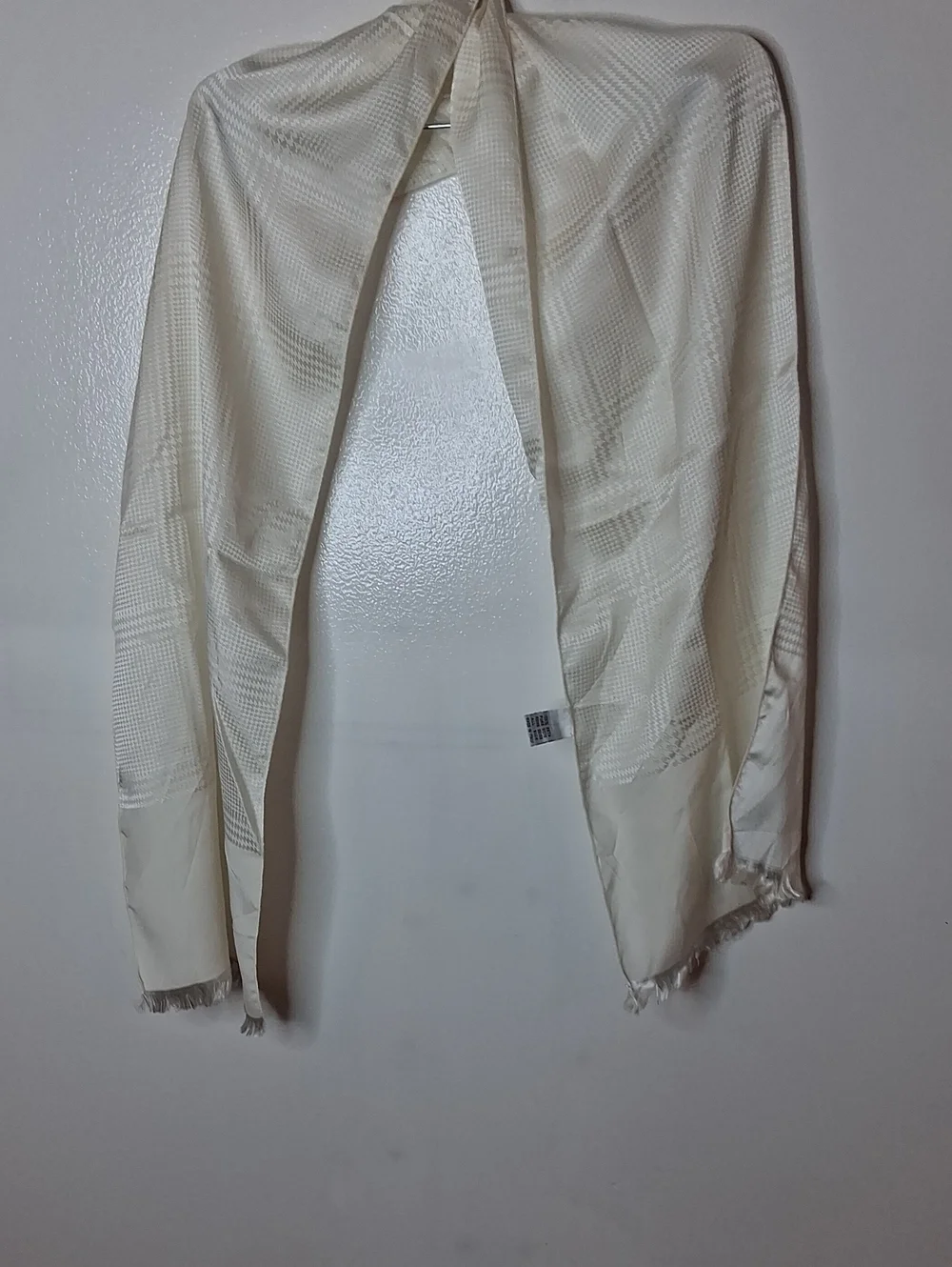 Vintage Men's 100% Silk Lightweight Cream Scarf. Elegant